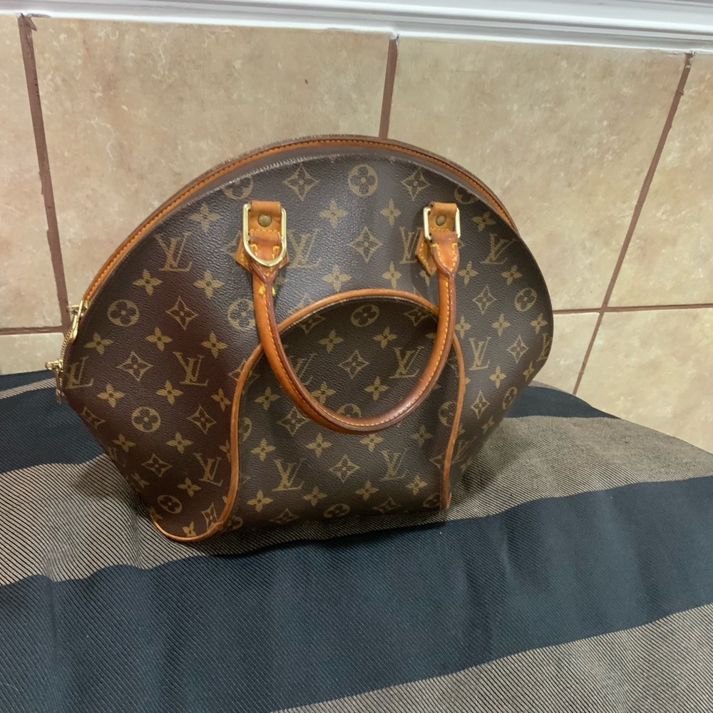 Louis Vuitton Ellipse Monogram Canvas PM - Picture 1 of 13